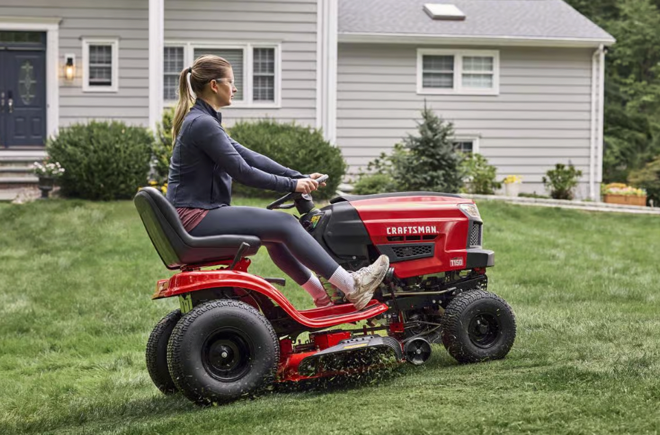 Craftsman T150 Gas Lawn Tractor | 46-in | 540cc | 19HP Briggs and Stratton Engine | Turn Tight Technology | In-Store Exclusive - Image 7
